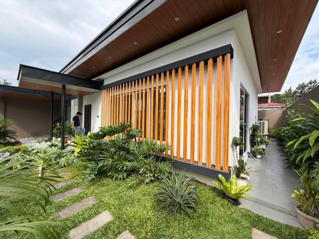 Completed AP Construction home exterior with timber screens