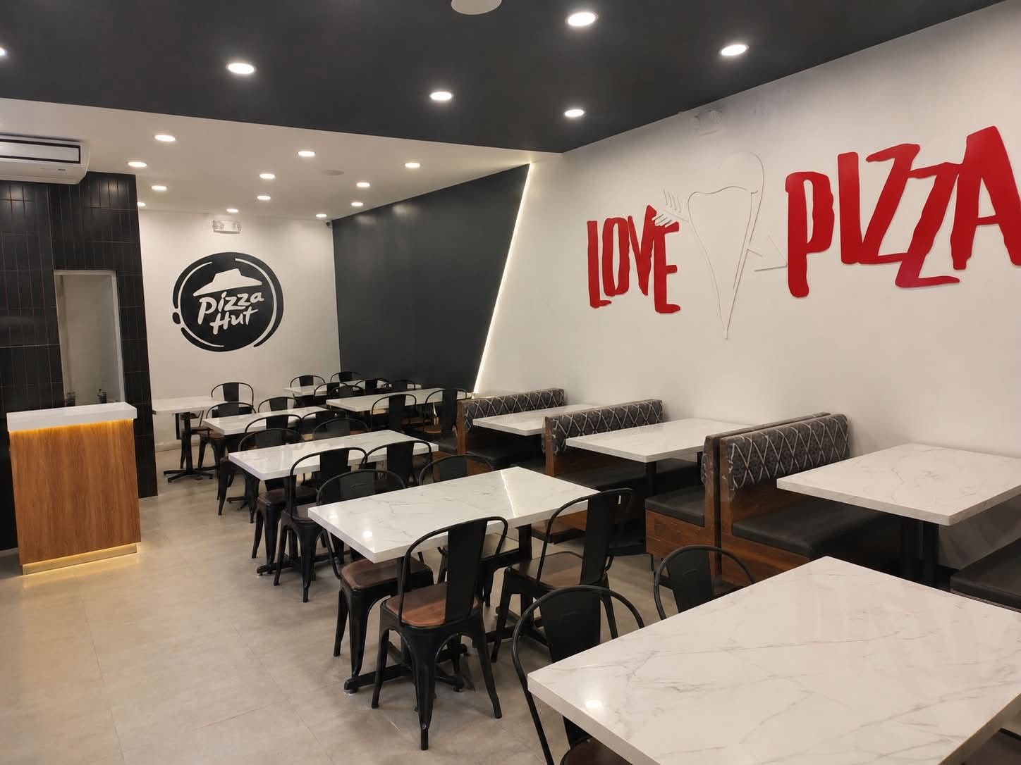 Restaurant dining area fit-out